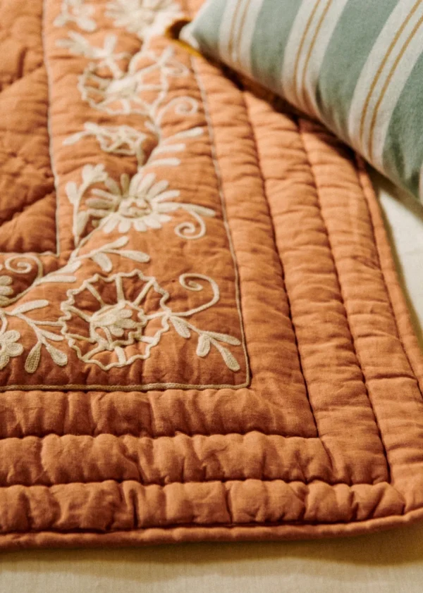 Sezane Bestickte Steppdecke