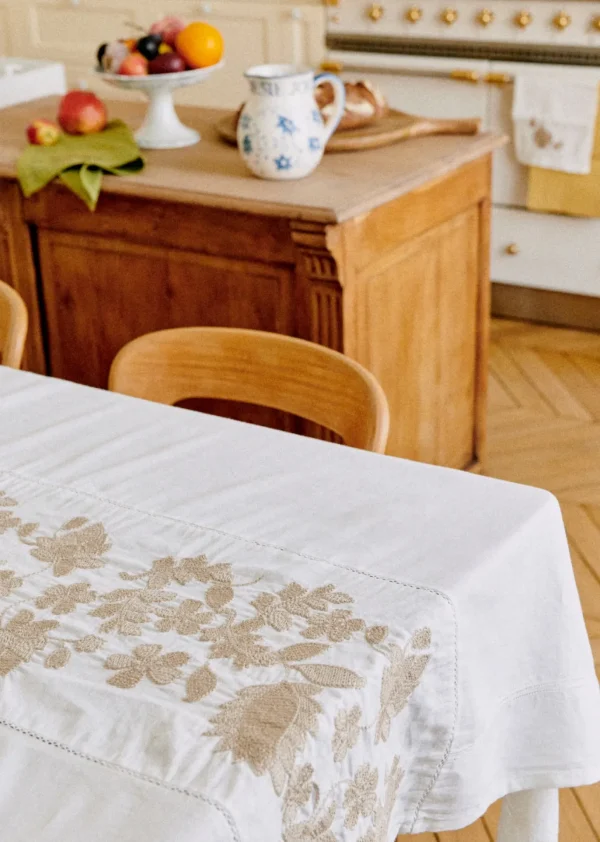 Sezane Bestickte Tischdecke