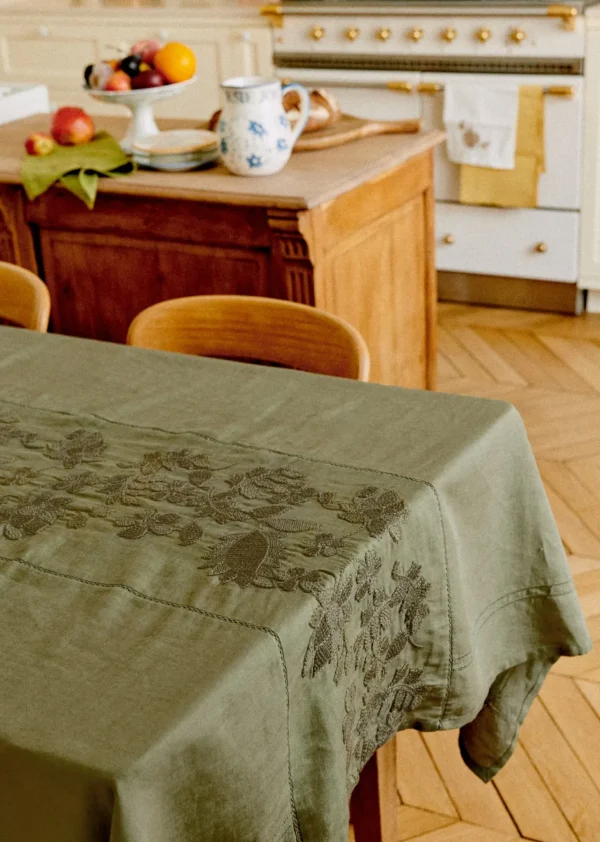 Sezane Bestickte Tischdecke