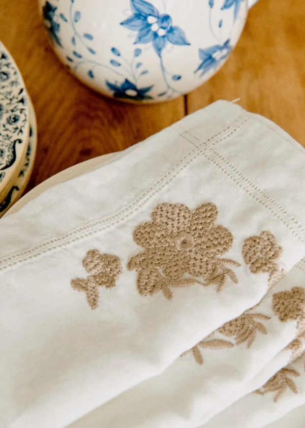 Sezane Set Aus 4 Handtüchern - Gestickte Blumen