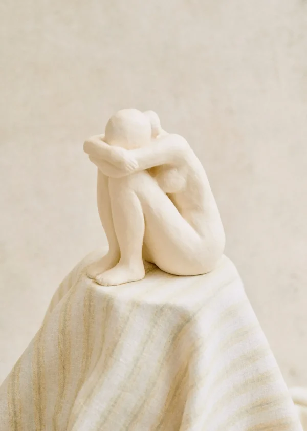 Sezane Skulptur Guénolée Courcoux - Sitzende Frau Kleines Modell