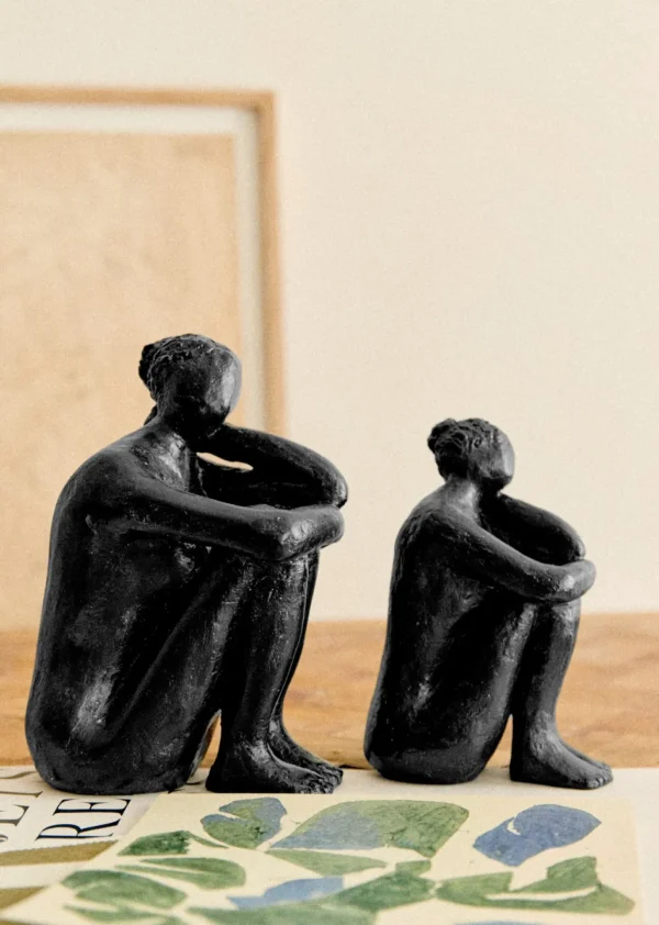 Sezane Skulptur Guénolée Courcoux - In Gedanken Versunkene Frau - Kleines Modell