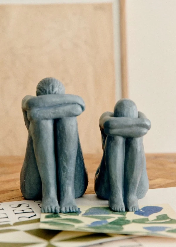 Sezane Skulptur Guénolée Courcoux - Sitzende Frau Großes Modell