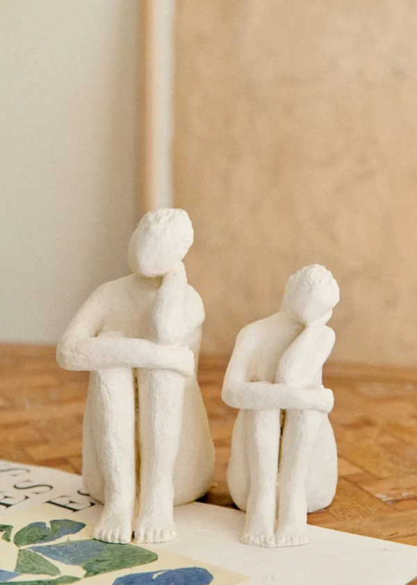 Sezane Skulptur Guénolée Courcoux - In Gedanken Versunkene Frau - Kleines Modell