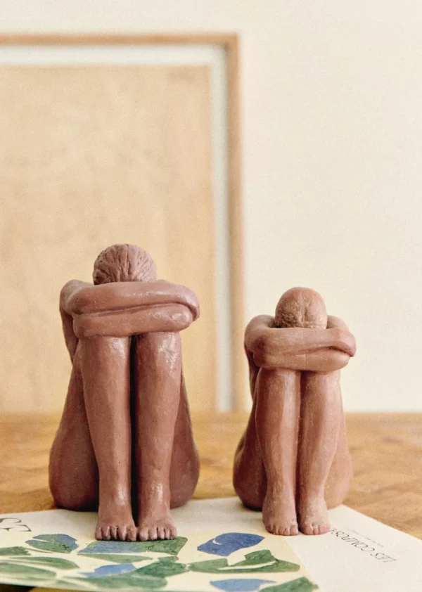 Sezane Skulptur Guénolée Courcoux - Sitzende Frau Großes Modell