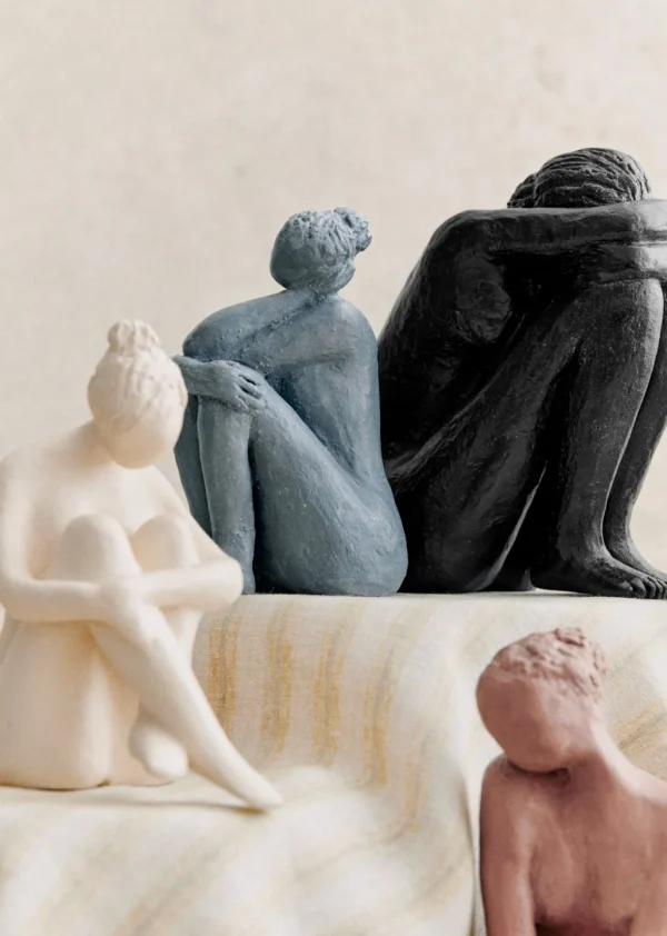 Sezane Skulptur Guénolée Courcoux - In Gedanken Versunkene Frau - Kleines Modell