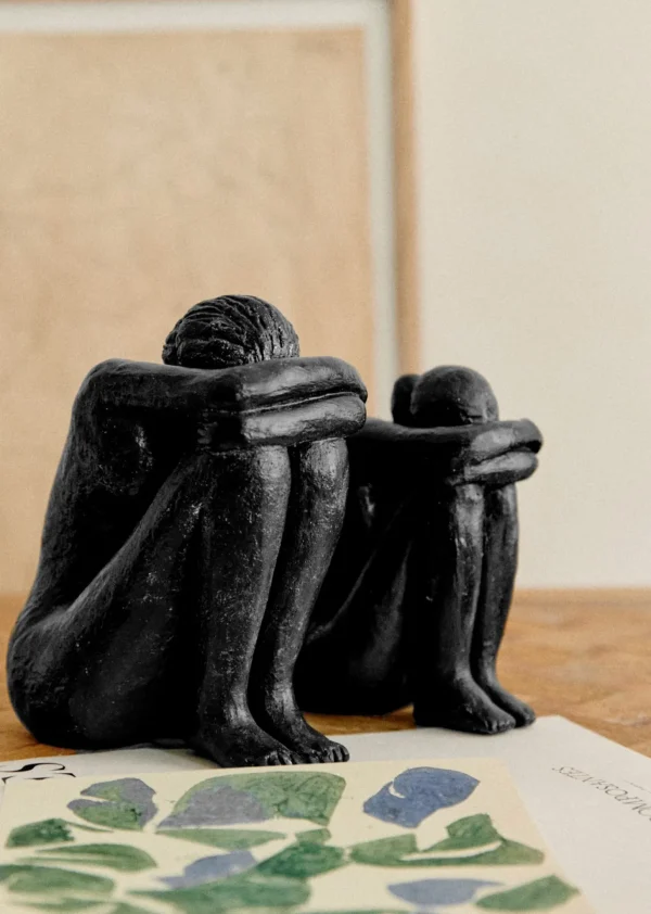 Sezane Skulptur Guénolée Courcoux - Sitzende Frau Großes Modell