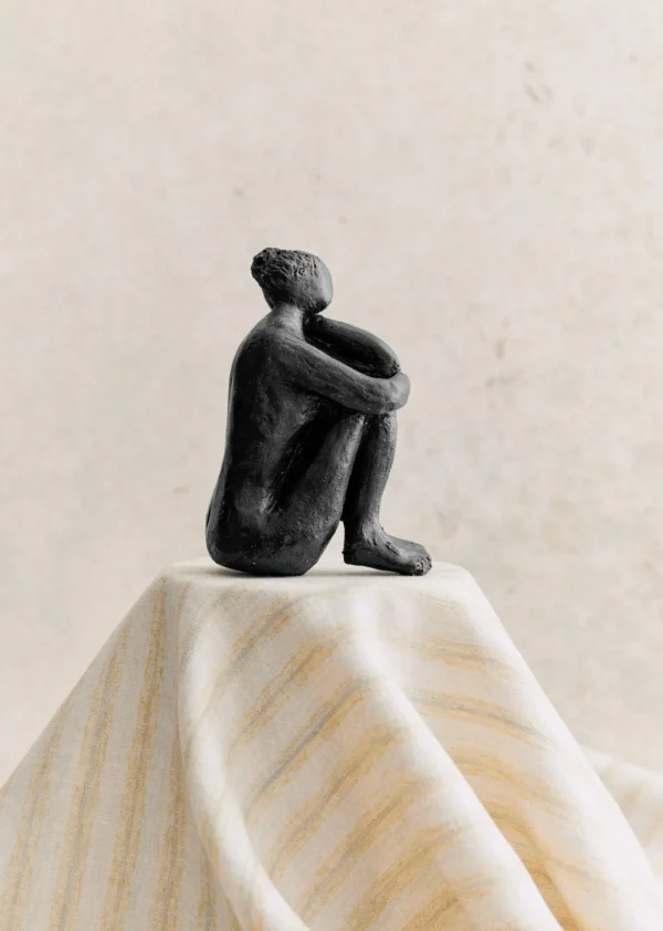 Sezane Skulptur Guénolée Courcoux - In Gedanken Versunkene Frau - Kleines Modell