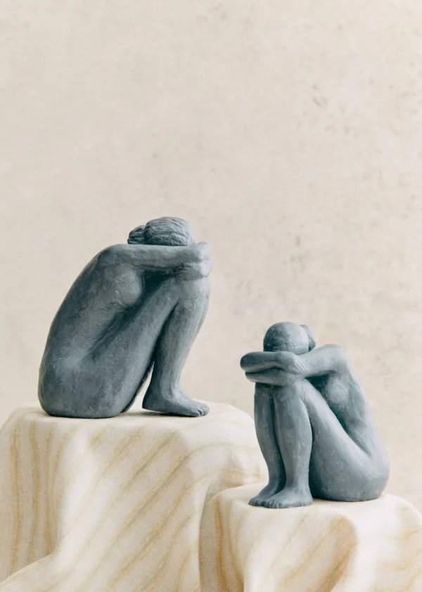 Sezane Skulptur Guénolée Courcoux - Sitzende Frau Großes Modell